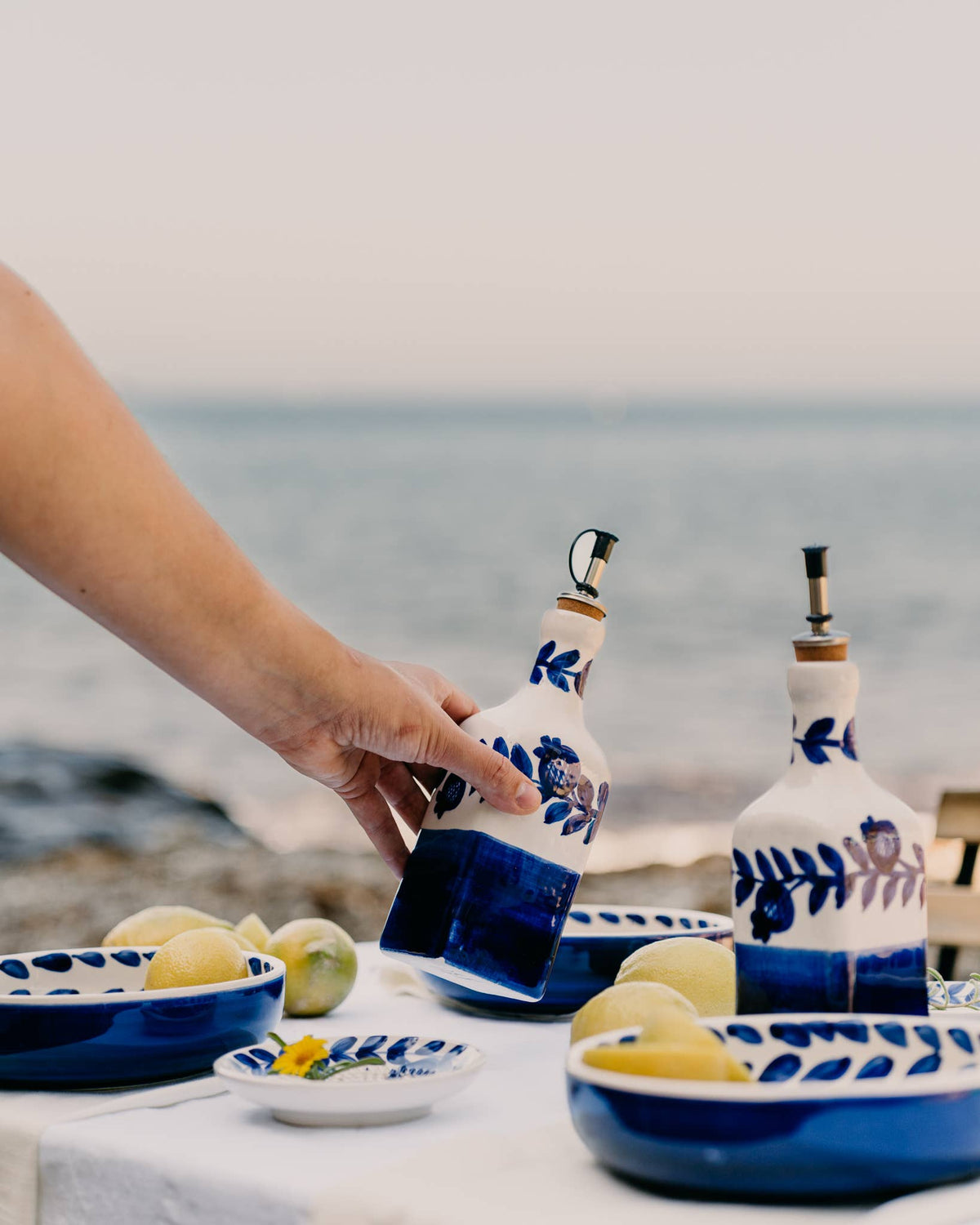Distributeur d'huile d'olive en céramique artisanale - style traditionnel de Nerja