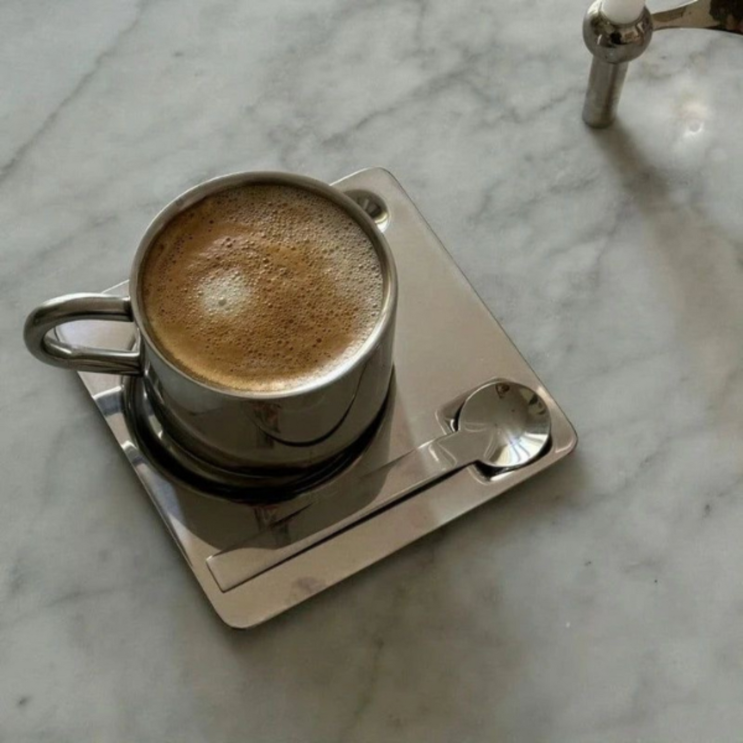 Tasse en acier inoxydable chromé