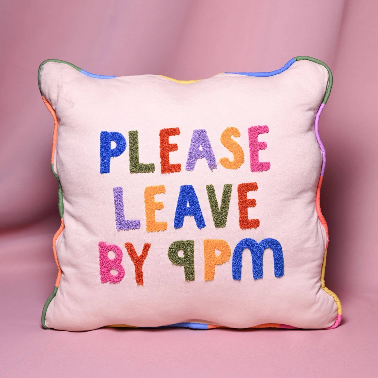 Coussin PLEASE LEAVE BY 9PM