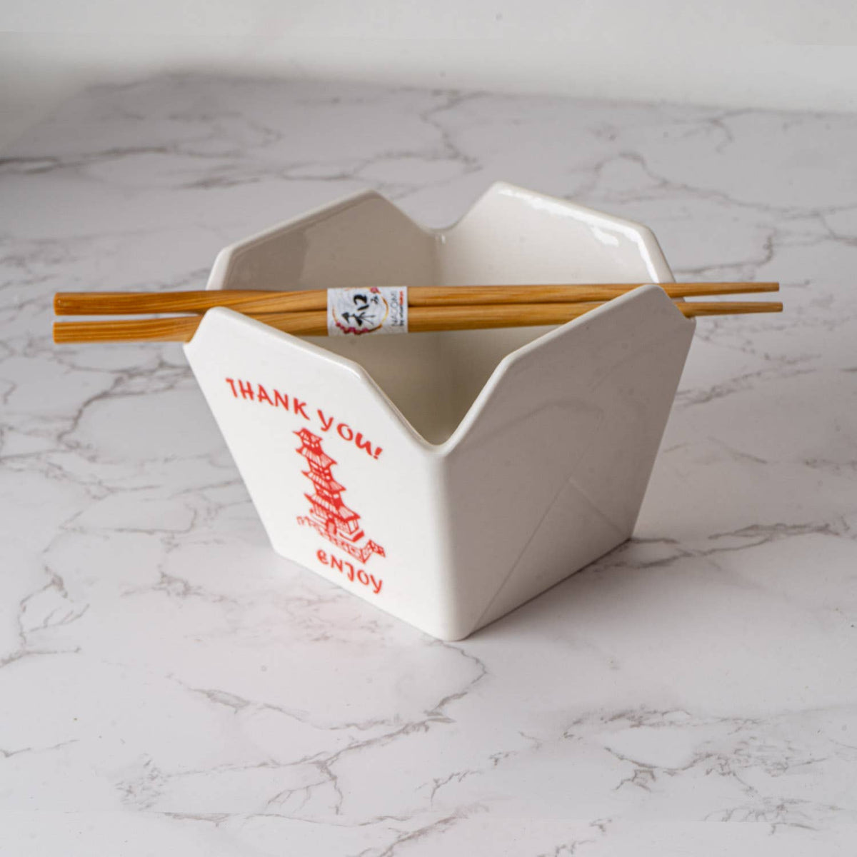 Bol en céramique avec baguettes